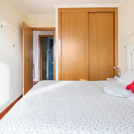 Soleado Y Silencioso - Garaje- A 17 Min Andando Del Centro De *