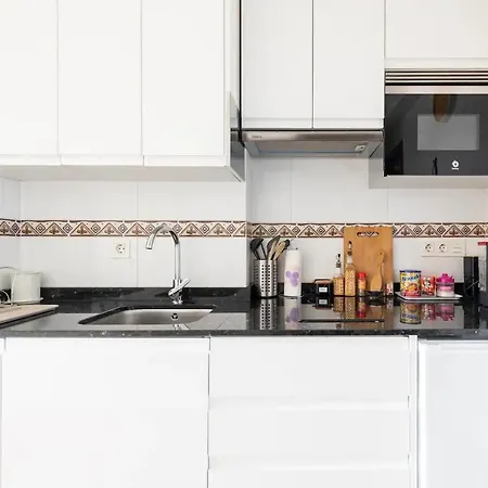 Soleado Y Silencioso - Garaje- A 17 Min Andando Del Centro De Ποντεβέντρα